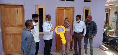 Rumah Tidak Layak Huni Milik Mak Ojah di Pakuhaji Dibangun Secara Swadaya