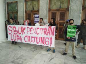 Sempat Terjadi Ricuh, Massa Aksi Di Pendopo Pemkab Serang Minta Ketegasan Masalah Limbah Ciujung