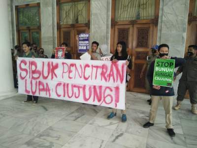 Sempat Terjadi Ricuh, Massa Aksi Di Pendopo Pemkab Serang Minta Ketegasan Masalah Limbah Ciujung