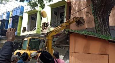 Tepati Janji,  Pemkab Serang Bongkar THM di Lingkar