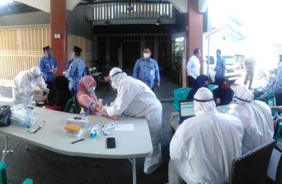 Penerapan PSBL Kota Tangerang, Warga RW Zona Merah Di Rapid Test