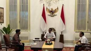 Pertemuan Presiden Jokowi dan eks Menteri Pertanian Syahrul Yasin Limpo di Istana Merdeka, Jakarta, Minggu (8/10/2023) malam.