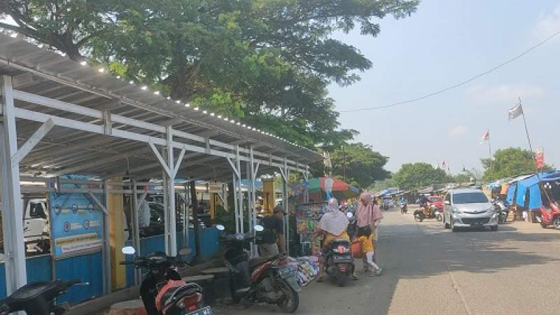 Kanan Kiri Jalan Bikin Lapak Permanen, Pasar Sentiong Semakin Semerawut