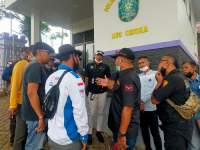 Kades Jeunjing Cisoka Dituntut Minta Maaf