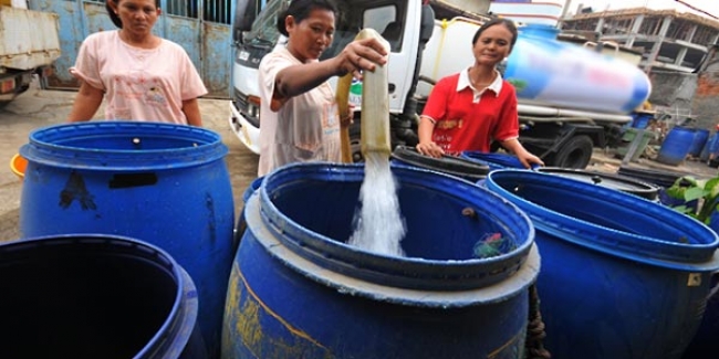 PDAM Kota Tangerang Salurkan Bantuan Air Bersih Kepada Korban Banjir