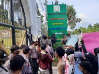 Mahasiswa Desak Kejati Banten Usut Tuntas Dugaan Korupsi HP Tablet di KCD Dinas Dindikbud Lebak dan Pandeglang