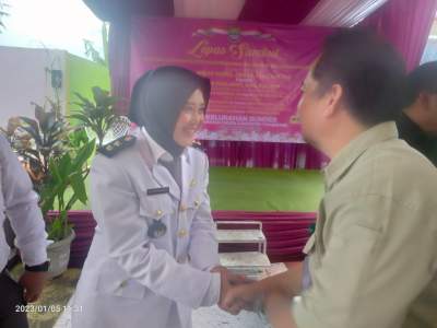 Berlatar Belakang Tenaga Kesehatan, Jabatan Lurah Bunder Disoal