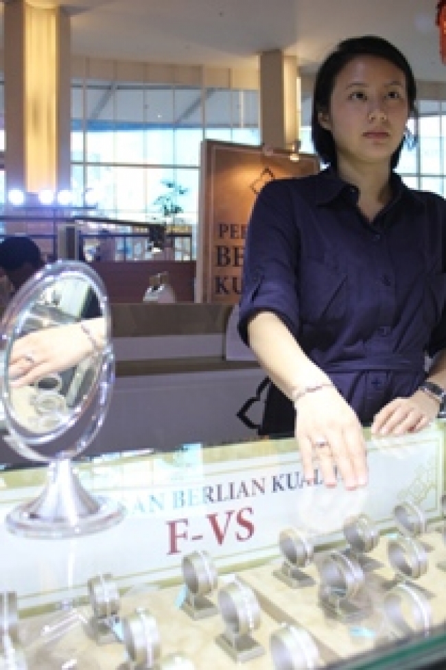 Tangerang- Pameran Emas dan Berlian di Kelapa Dua,Tangerang.Minggu (09/11).dt