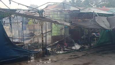 Dua Warung di Teluknaga Hangus Terbakar