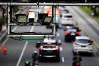 Sistem electronic road pricing (ERP) atau jalan berbayar elektronik.