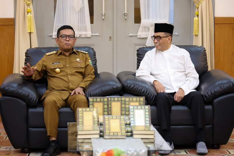 Gubernur Banten Andra Soni Saksikan Penyerahan Bantuan 2000 Al-Qur&rsquo;an