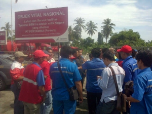 Puluhan Sopir Tangki Pertamina Kembali Mogok Kerja