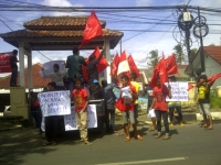 Puluhan Mahasiswa Demo Kemenag Pandeglang