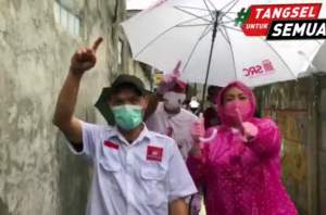 Rahayu Saraswati Blusukan di Tengah Hujan Deras