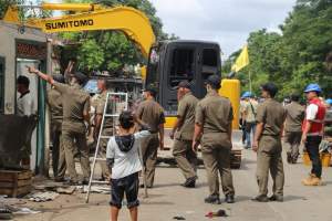 Langgar Perda, 38 Bangunan Liar di Bongkar Satpol PP