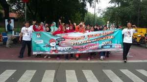 Sukseskan Pilkada, KPU Kota Tangerang Gerak Jalan Sehat