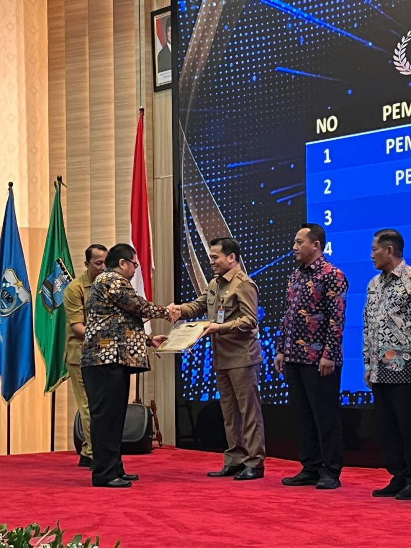 Tertinggi se-Banten, Pemkot Tangsel Raih Penghargaan Badan Publik Informatif Kalahkan Kabupaten/Kota Lainnya