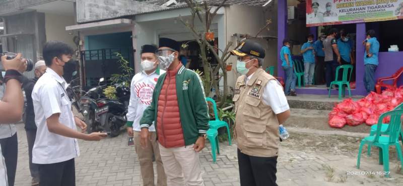 Anggota DPRD Burhan Berikan Bantuan Sembako kepada Warga yang Isoman