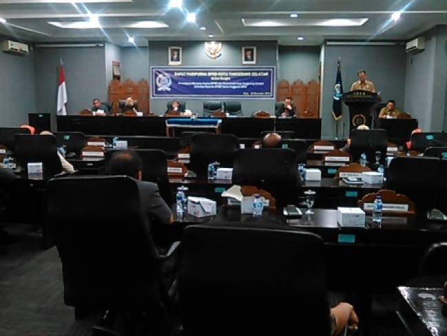 Dagelan Politik Anggota DPRD dan Pemkot Tangsel Dalam Rapat Paripurna