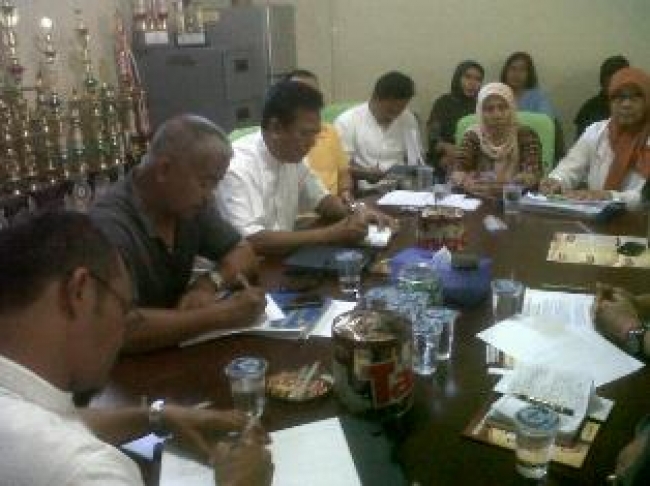 Serpong- Kadis Dindik Tangsel Mathoda,menerima Wali Murid SMPN 4 terkait Pungli dan Intimidasi. Jum'at (15/11)DT