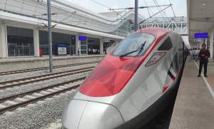 Kereta cepat Whoosh dari PT Kereta Cepat Indonesia China (KCIC).