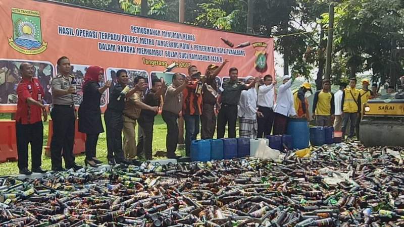 Jelang Ramadhan, Pemkot Tangerang Musnahkan Ribuan Miras