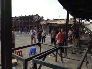 Olah TKP pabrik kembang api di Kosambi.