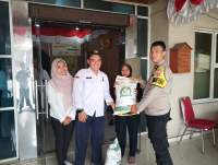 Anggota Polsek Balaraja Pantau Bantuan Pangan Beras Bulog Juni & Juli 2025 Di Aula Desa Cangkudu