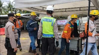 Personel Ditpamobvit Polda Banten Awasi Penerapan Prokes di PT LBE