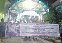 warga telaga bestari pasang spanduk