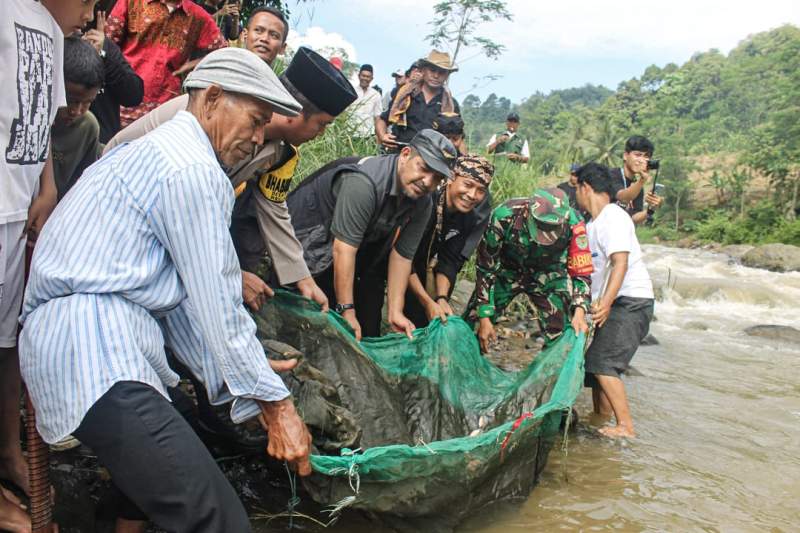 Sedekah Cai: Kasepuhan Kampung Janut Bogor Ingatkan Pentingnya Menjaga Alam