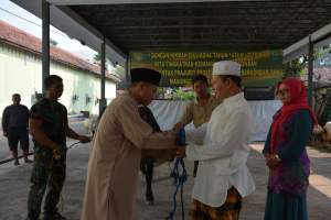 Danrem Serahkan Hewan Kurban