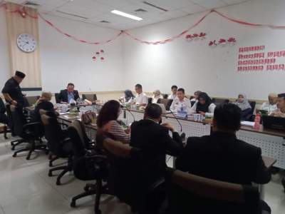 pansus DPRD bahas Raperda.