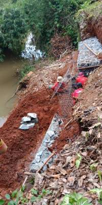 Darurat, Dinas PU Tangsel Tangani Longsor Sungai Angke
