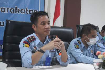 Kalapas Cilegon, Sudirman Jaya, saat memberikan penguatan kepada Tim Penguatan Zona Integritas (ZI) menuju WBK dan WBBM, Rabu (12/1/2022).