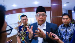 Wali Kota Tangsel, Benyamin Davnie.