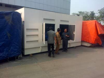 Akhrul Aprianto dan Asep rohana pada saat melakukan survey genset