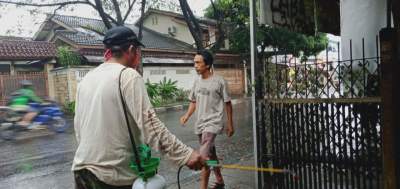 Cegah Corona, Pemukiman Warga Pulo Nyamuk Disemprot Cairan Disinfektan