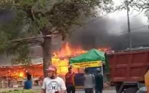 Kios di Mutiara Garuda Teluknaga Ludes Dilalap Si jago Merah