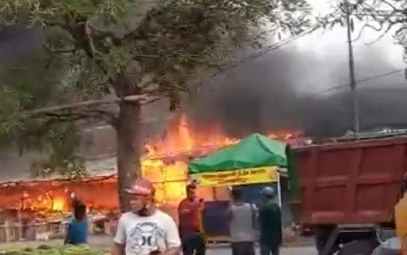 Kios di Mutiara Garuda Teluknaga Ludes Dilalap Si jago Merah