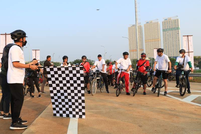 Sosialisasikan Pembukaan Tol Serpong Balaraja, Sekda Gowes Santai Bersama kementerian PUPR