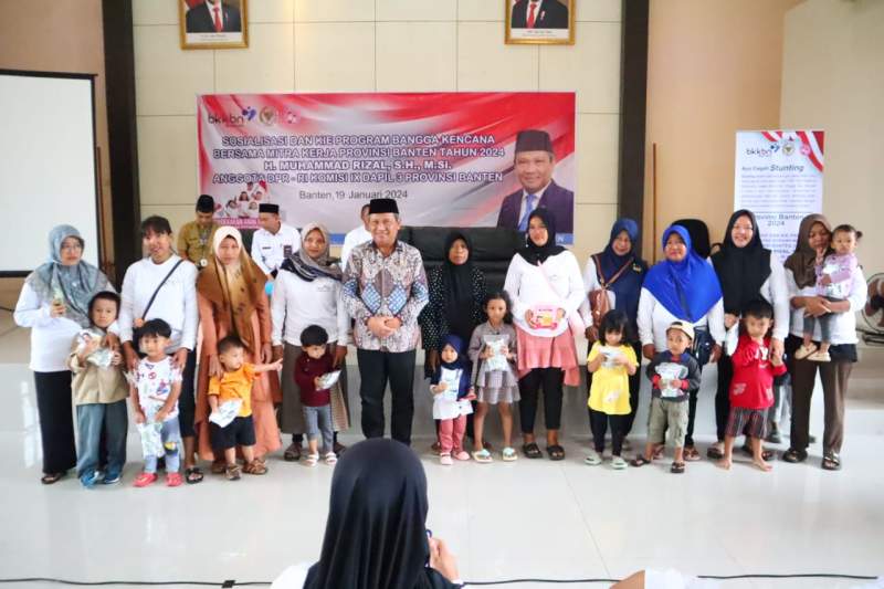 Muhammad Rizal DPR RI Bareng BKKBN Banten Sosialisasi KIE Bangga Kencana Cegah Stunting Bersama Masyarakat Binong Curug