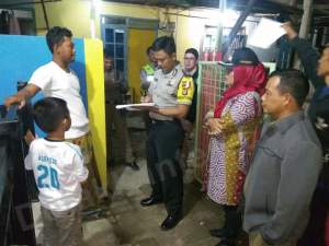 Bhabinkamtibmas saat Mendata Penghuni Kos- Kosan