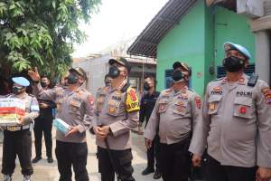 Kapolda Banten Beri Paket Sembako untuk Anggota Polisi yang Jalani Isoman
