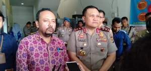 Kapolda Banten Irjen Pol Agung Sabat Santoso (kanan) didampingi Kepala Ombudsman Republik Indonesia Perwakilan Banten Dedi Irsan