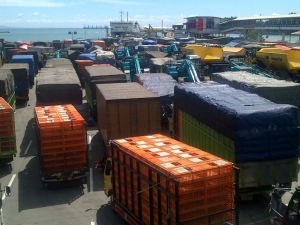 Jelang Lebaran, Truk Ekspedisi Meningkat di Merak