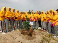 Sambut Hari Buruh, Polres Serang dan Serikat Buruh Tanam Pohon Bersama