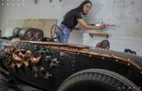 Eldine Syifa berhasil merakit mobil Hot Rod dengan motif keris. (Antara/Raisan Al Farisi)