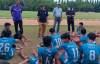 Pelatih Persitangsel U-17 Roji dan Drajat Sumarsono saat memberikan pengarahan kepada para pemainnya saat istirahat babak babak pertama piala Suratin di Stadion Heroik Grup 1 Kopassus, Serang.