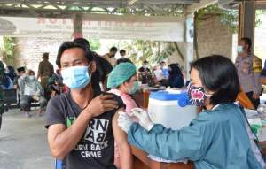 Zaki Tinjau Vaksinasi Door to Door di Kecamatan Legok & Curug